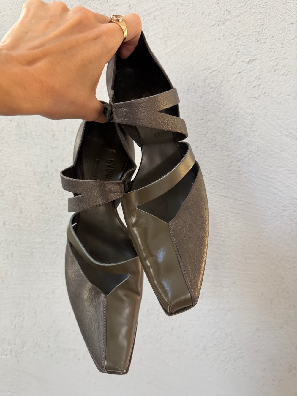 CYDWOQ Pointed Square-Toe Kitten heeels in Olive Green